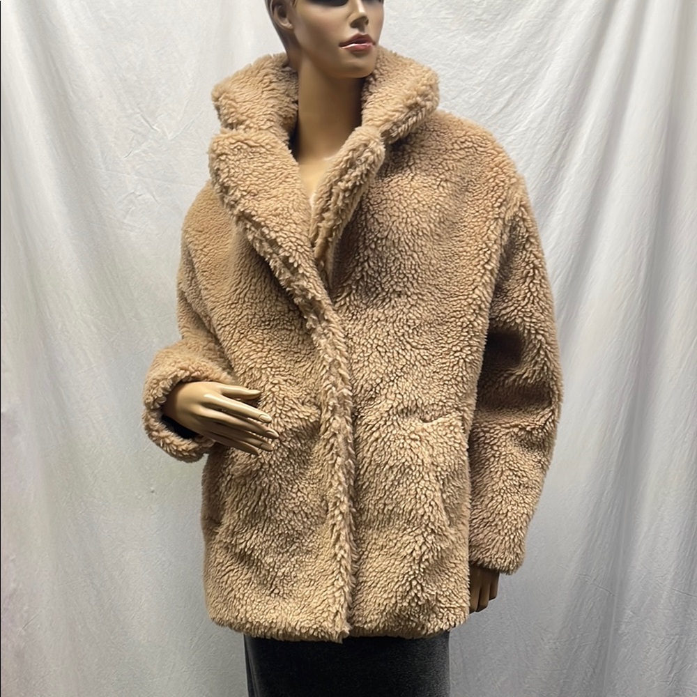 Vigoss Women's Tan Faux Fur Jacket NWOT